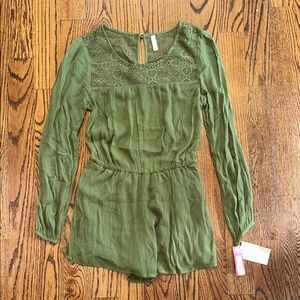 Green Long sleeve romper with lace detail